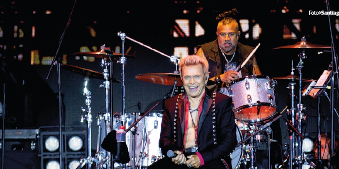 Billy Idol, ayer, en el Estadio Harp Helú.