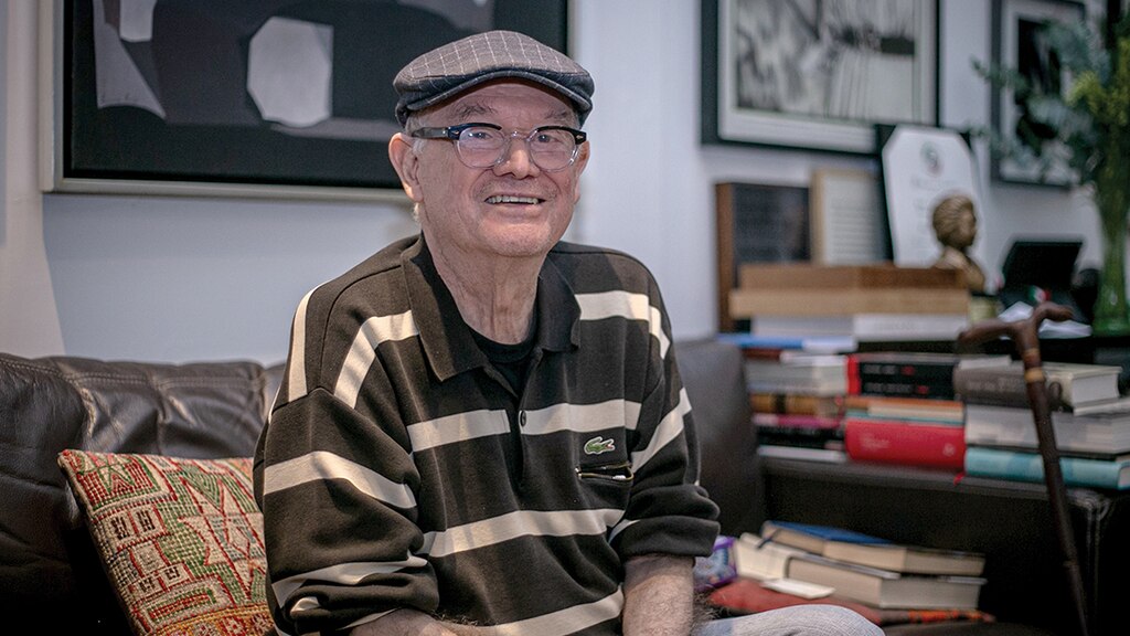 El poeta, en su casa de Plaza Río de Janeiro.