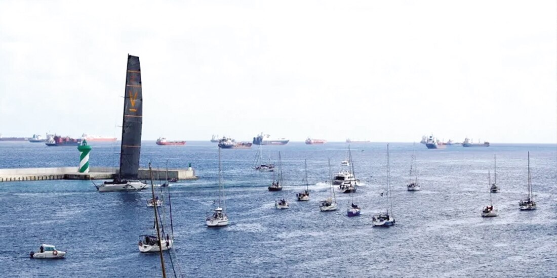 La flotilla Global Sumud parte del puerto de Barcelona en España, ayer.