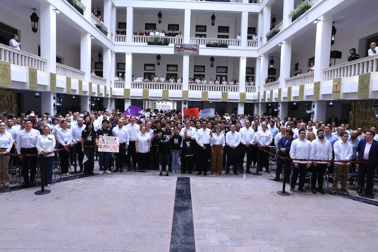 Ceremonia cívica de honores en el Palacio de Gobierno de Tamaulipas.