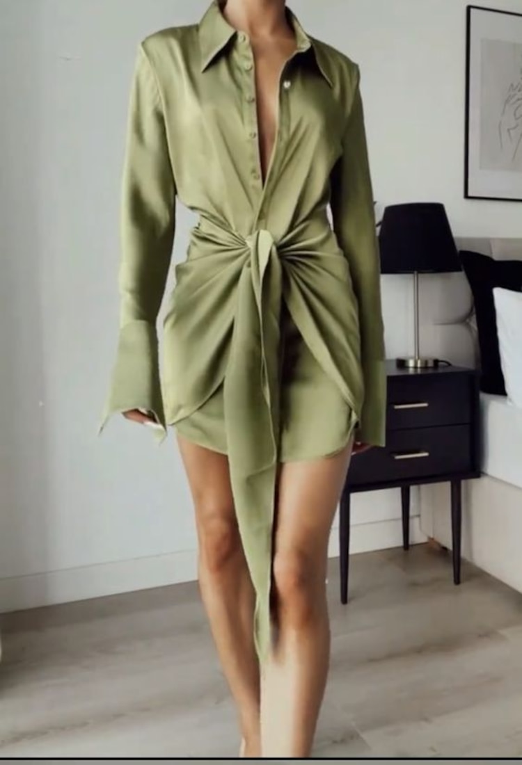 Una opción de vestido drapeado.