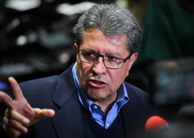 Ricardo Monreal propuso la iniciativa para la Ley Silla.