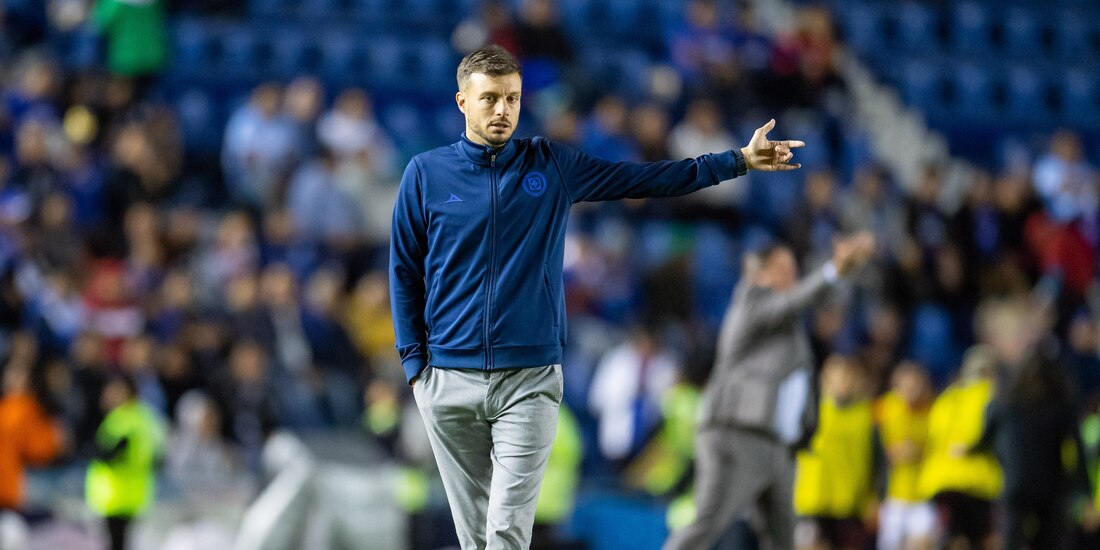 Martín Anselmi en el Cruz Azul vs Querétaro del Clausura 2024 de la Liga MX