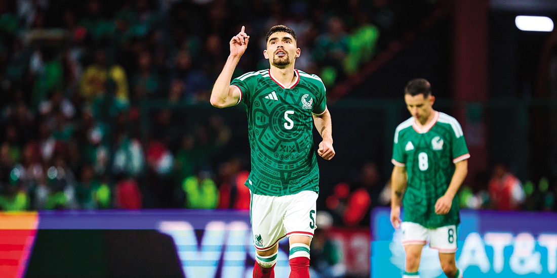 El zaguero, en el duelo ante Serbia festeja su gol con la Selección el 4 de junio.