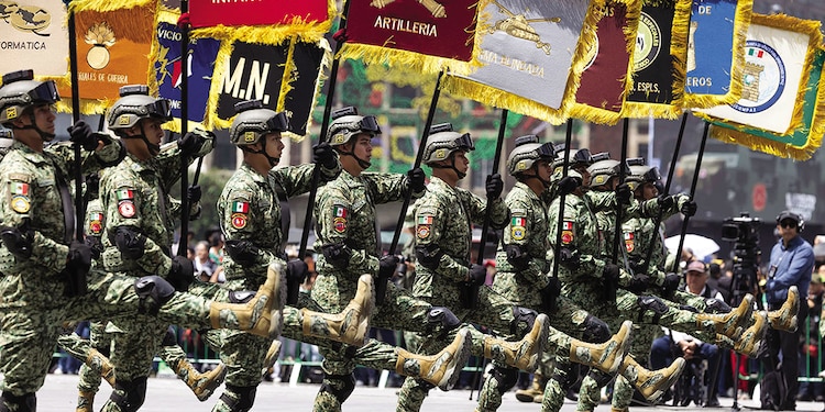 Aspectos del desfile patrio por los
216 años del inicio de la lucha de Independencia