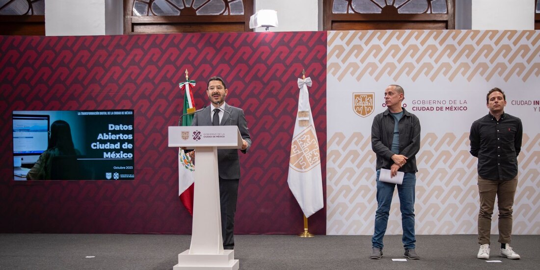 El mandatario capitalino, durante la conferencia de prensa que encabezó ayer.