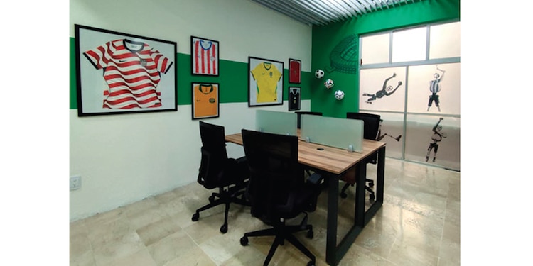 SALAS AMBIENTADAS con la temática
del Mundial de Futbol.