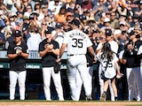 Justin Verlander salió del partido de la mano de su hija.
