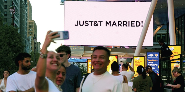 “JUST&T MARRIED!” se leía en las pantallas.