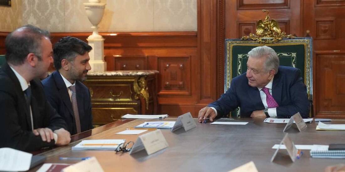 AMLO se reúne con directivos de Tesla por gigafactory en Nuevo León.