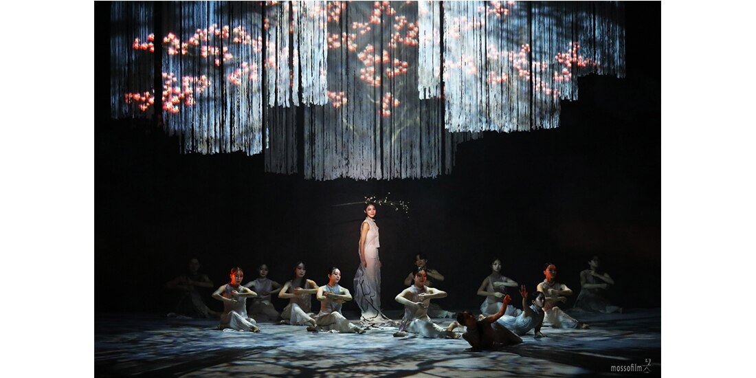 Bailarinas del colectivo Jajack Movement presentan Samsara of Blossom en México.