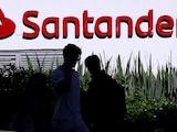 Fachada de una sucursal del banco Santander.