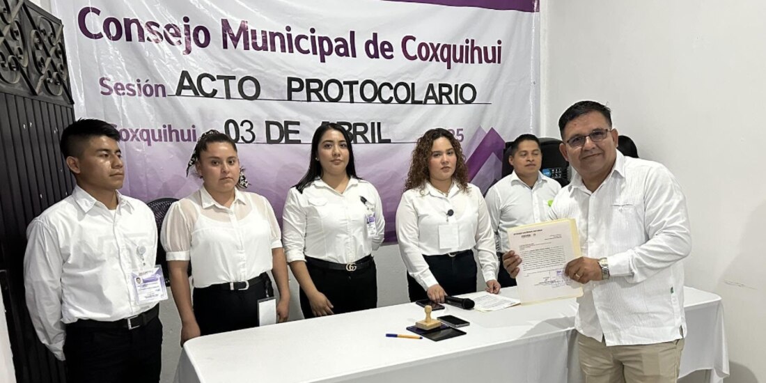 Germán Valencia al registrarse como candidato a Coxquihui, el 3 de abril.