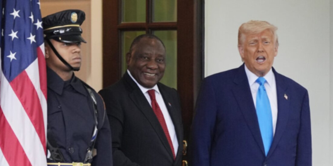 El presidente de EU, Donald Trump, y el líder sudafricano Cyril Ramaphosa en la Casa Blanca, ayer.