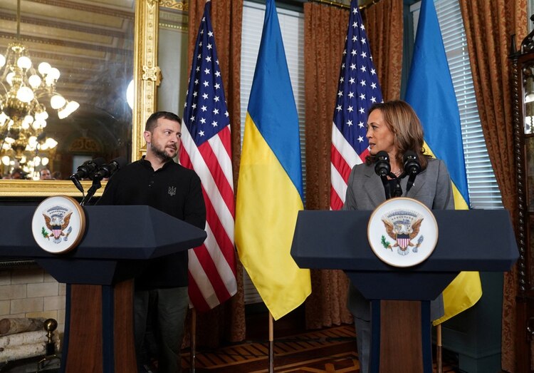 Kamala Harris, la actual Vicepresidenta de Estados Unidos y candidata a la Presidencia recibió al Presidente de Ucrania Volodymyr Zelenskiy en la Casa Blanca en Washington.