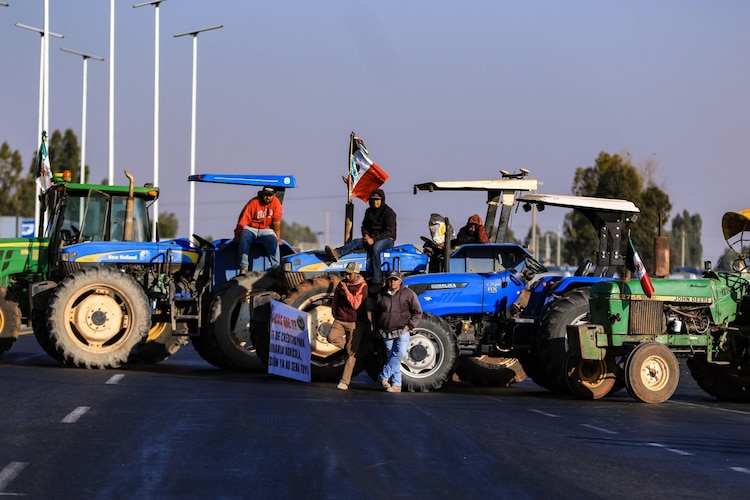 Bloqueos en la caseta de cobro "Calera", sobre la carretera federal No. 45