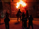 Integrantes del Bloque Negro realizan pintas y destrozos en comercios del Centro Histórico durante marcha del 2 de octubre.