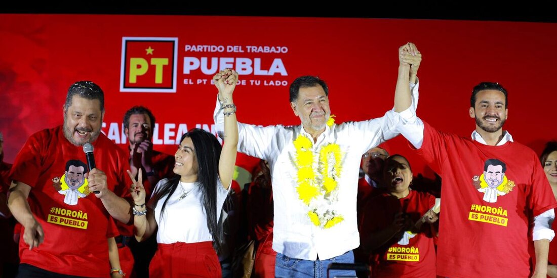 Gerardo Fernández Noroña (centro) apoya a Toño López (der.) para el gobierno municipal de Puebla.