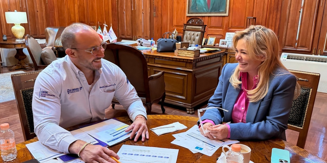 Maru Campos, sostuvo una reunión de trabajo con el secretario de Salud, Gilberto Baeza.