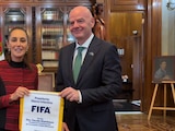 Recibe a presidente de FIFA; revisan detalles