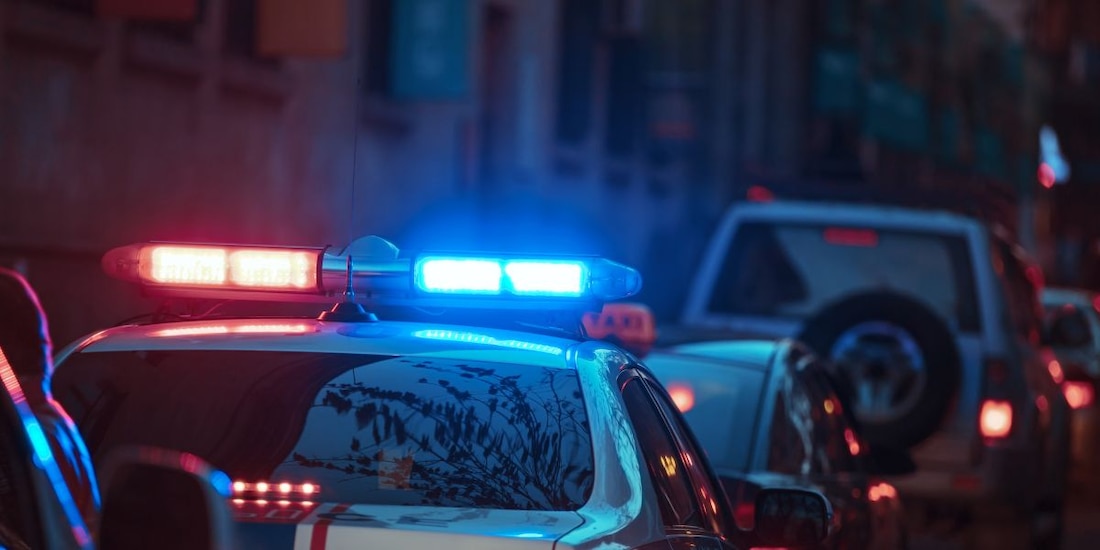 Tiroteo en Minneapolis deja múltiples víctimas, entre ellas 2 policías.