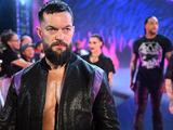 Finn Balor se enfrentó al ganador Edge en una lucha de Hell in a Cell