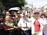 Azucena Cisneros, durante el recorrido de supervisión de las obras en la colonia Rinconada de Aragón, ayer.