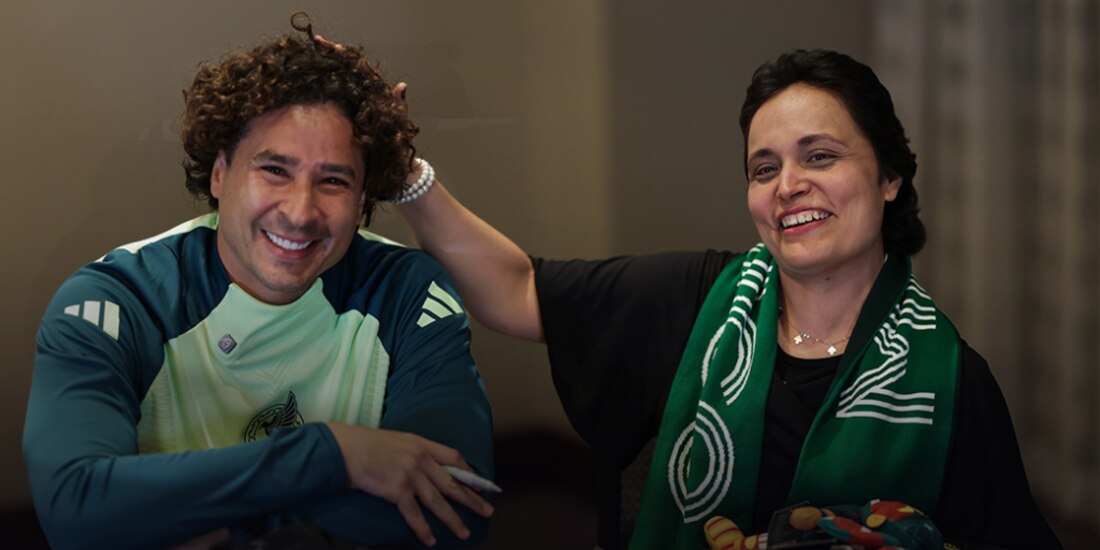 Memo Ochoa junto a su más grande fan.