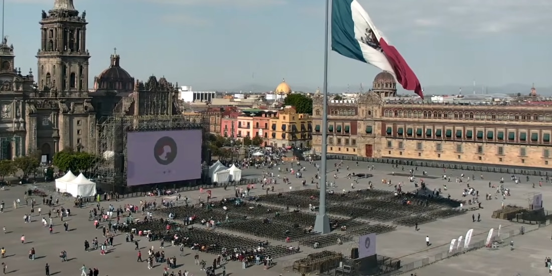Megapantalla instalada en el Zócalo para el México vs Portugal, el sábado 28 de marzo de 2026.