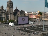 Megapantalla instalada en el Zócalo para el México vs Portugal, el sábado 28 de marzo de 2026.