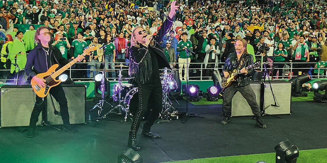 LA AGRUPACIÓN, ayer en el Estadio Azteca de la capital del país.