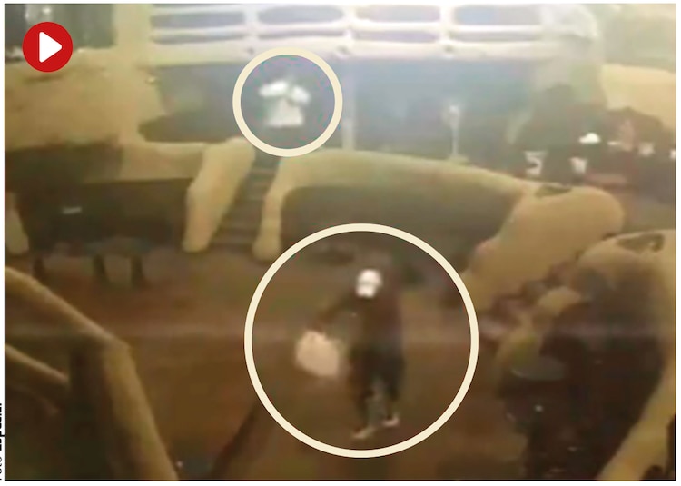 Un video captó el momento en que sujetos ingresan y rocían el lugar de gasolina que traen en bidones.