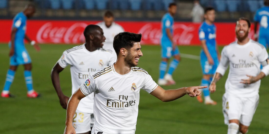 Marco Asensio celebra el segundo tanto del conjunto merengue.