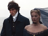 JACOB ELORDI y Margot Robbie,
en un fotograma de la película.