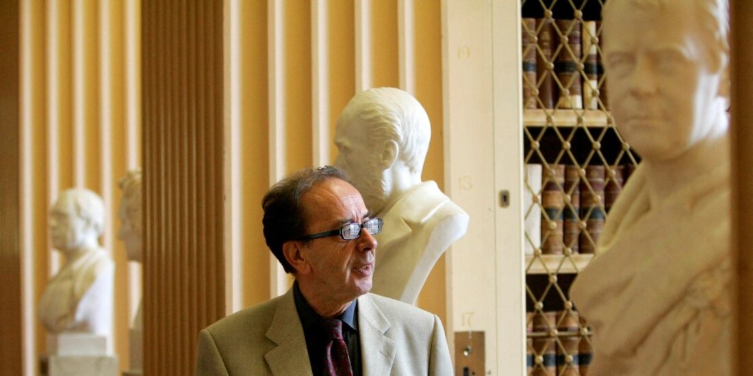 Ismail Kadaré, cuando aceptó el Premio Brooker.