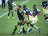 Una acción del juego entre América y Portland de la Concachampions