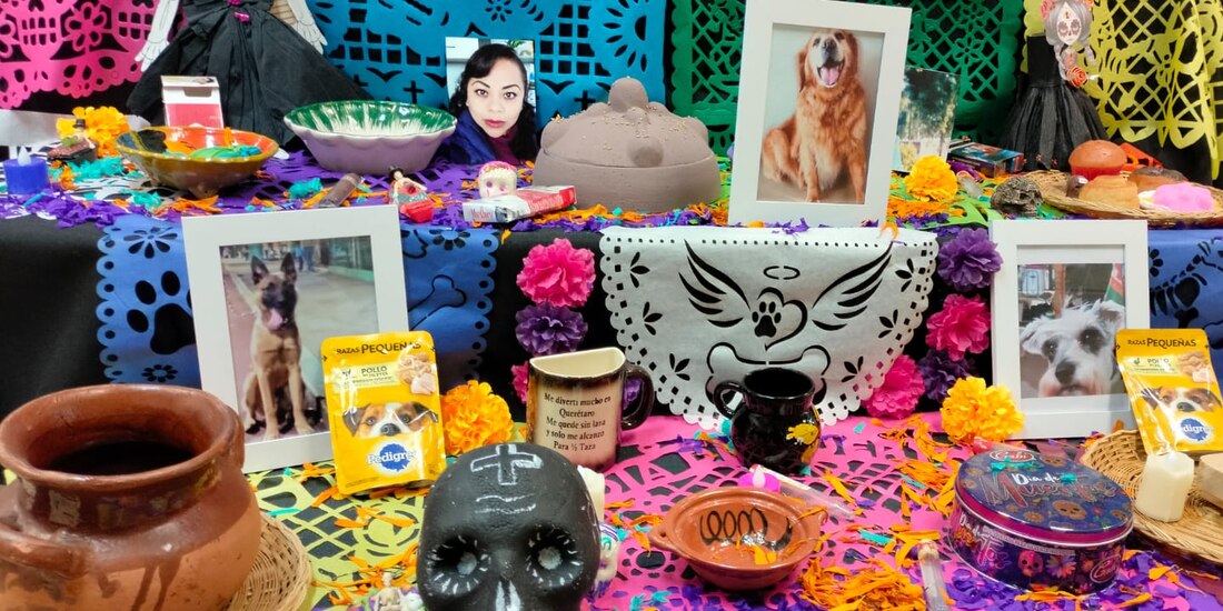 En la ofrenda de Mariana se puede ver a Lula y a otras de sus mascotas, ayer.
