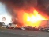 Incendio consume deshuesadero de autos en Hidalgo