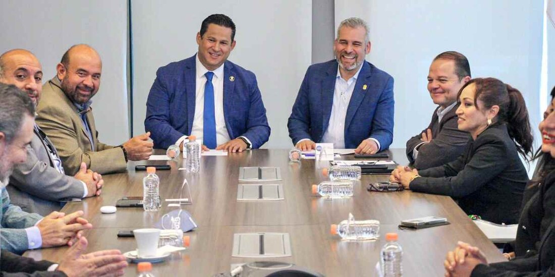 Ramírez Bedolla promueve en Guanajuato ventajas competitivas del Puerto de Lázaro Cárdenas.