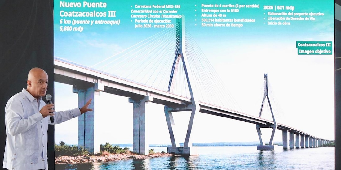 El titular de la SICT, Jesús Esteva Medina, anunció las obras viales para Veracruz durante la "Conferencia del Pueblo" de la presidenta Claudia Sheinbaum.