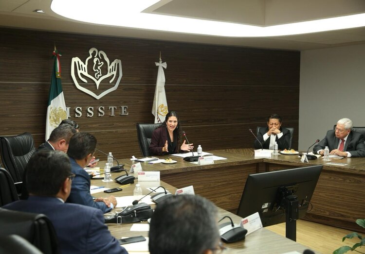 Este jueves 29 de febrero, tomaron protesta como director estratégico de Información, Supervisión y Evaluación, Daniel Emiliano Rosales Morales; directora de Oficinas de Representación, Mirna Florencia Beltrán Arzaga, y directora Jurídica, Angélica Martínez Heredia.