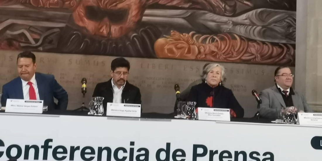 Hugo Aguilar, ministro presidente de la SCJN, al centro.