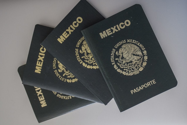 Hay descuento en el pasaporte mexicano para mayores de 60 años