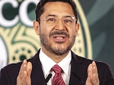 Martí Batres, director general del ISSSTE, ayer, en conferencia de prensa sobre negociaciones con la CNTE.