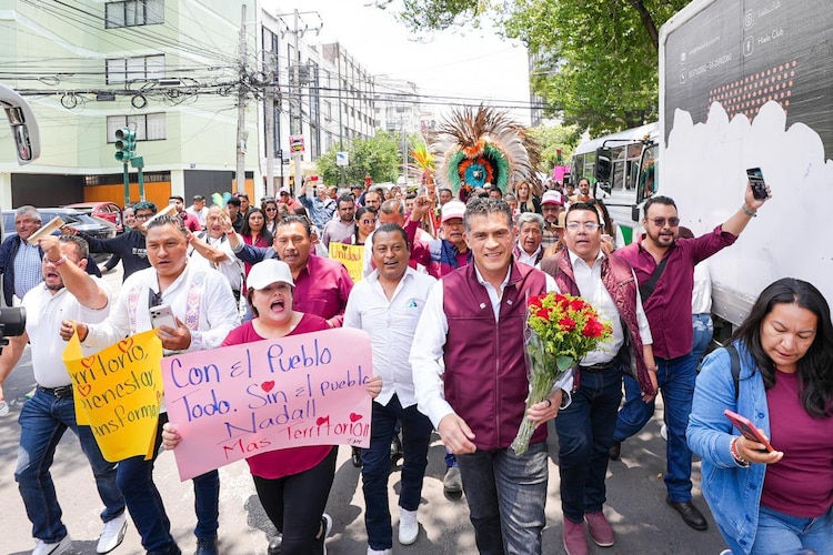 Alfonso Sánchez García se registras con respaldo del pueblo de Tlaxcala.