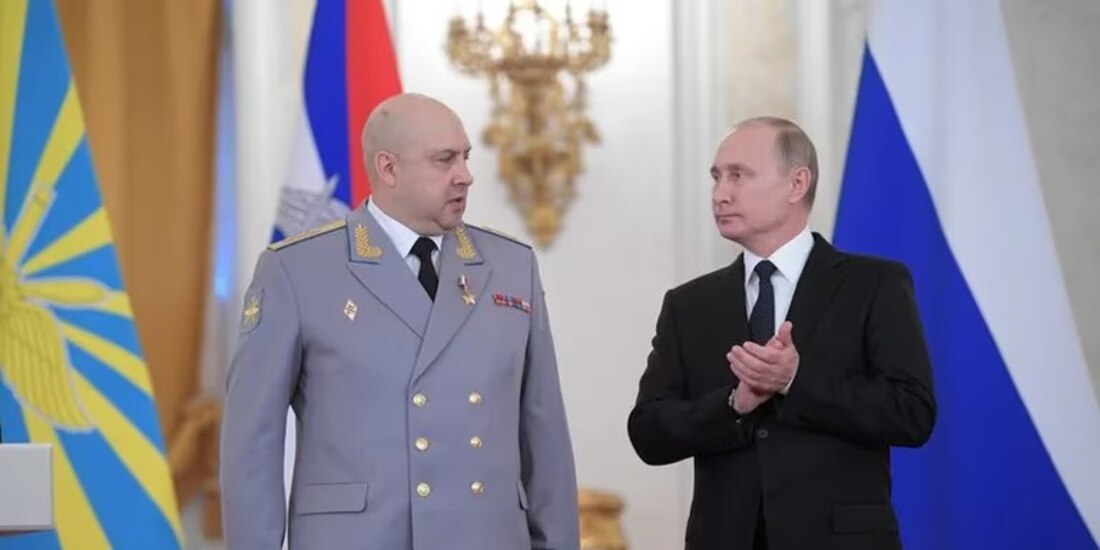 El coronel general Sergei Surovikin y el presidente ruso Vladimir Putin.