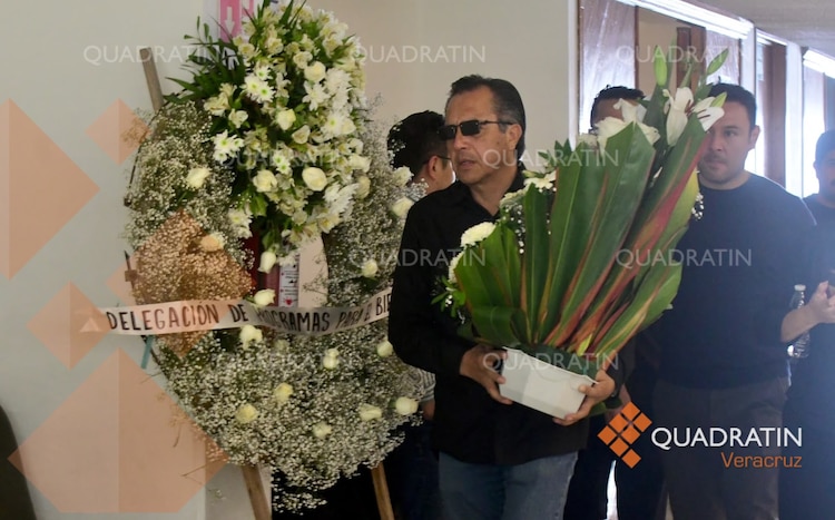 Cuitláhuac García, exgobernador de Veracruz, acudió al funeral.