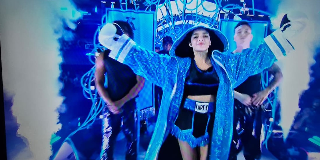 Karely Ruiz en su entrada a Supernova Génesis 2026