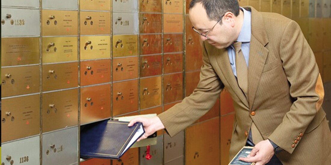 Ciro Murayama, ayer, al introducir el legado en la Caja de las Letras.