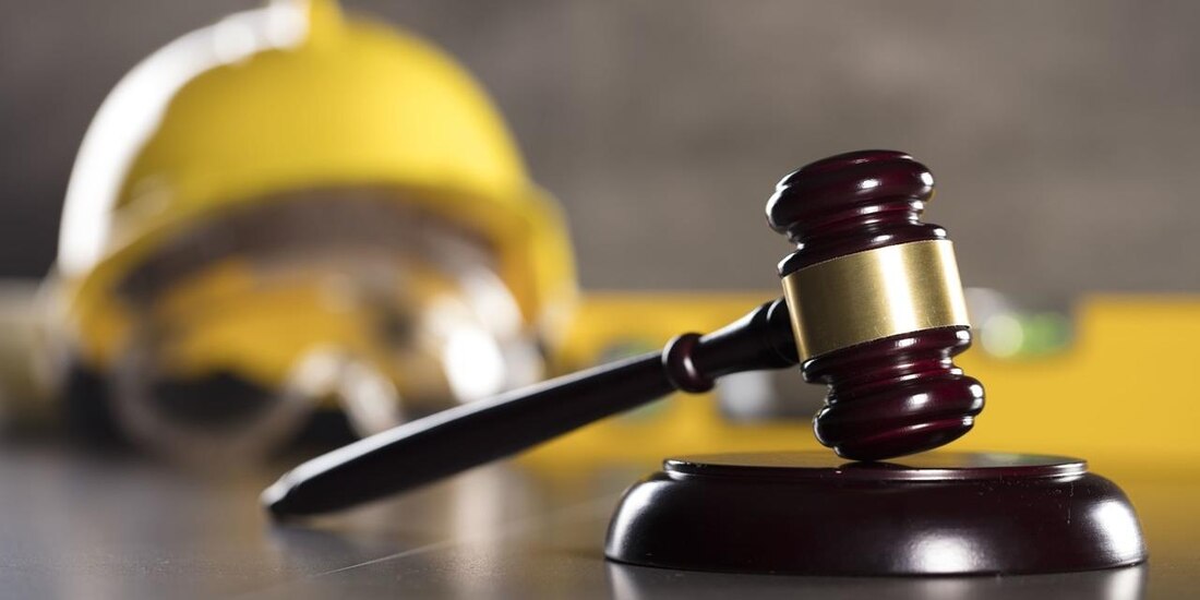 La Ley Federal del Trabajo establece que los trabajadores tenemos derecho a 12 prestaciones laborales.